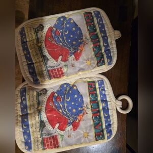 Vintage MARY ENGELBREIT 'Believe' Santa Potholder with Plastic Ring On One, 8.5"